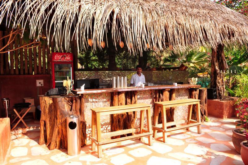 Hotel The Clematis à Candolim Extérieur photo
